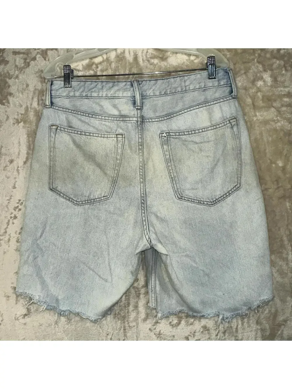 H&M Men’s Loose Ample Light Wash Distressed Cutoff Denim Jean Shorts Sz 32